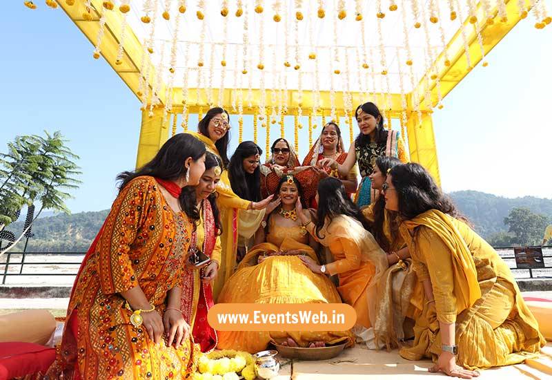 Riverside luxury destination wedding mandap setup in Ramnagar and Jim Corbett